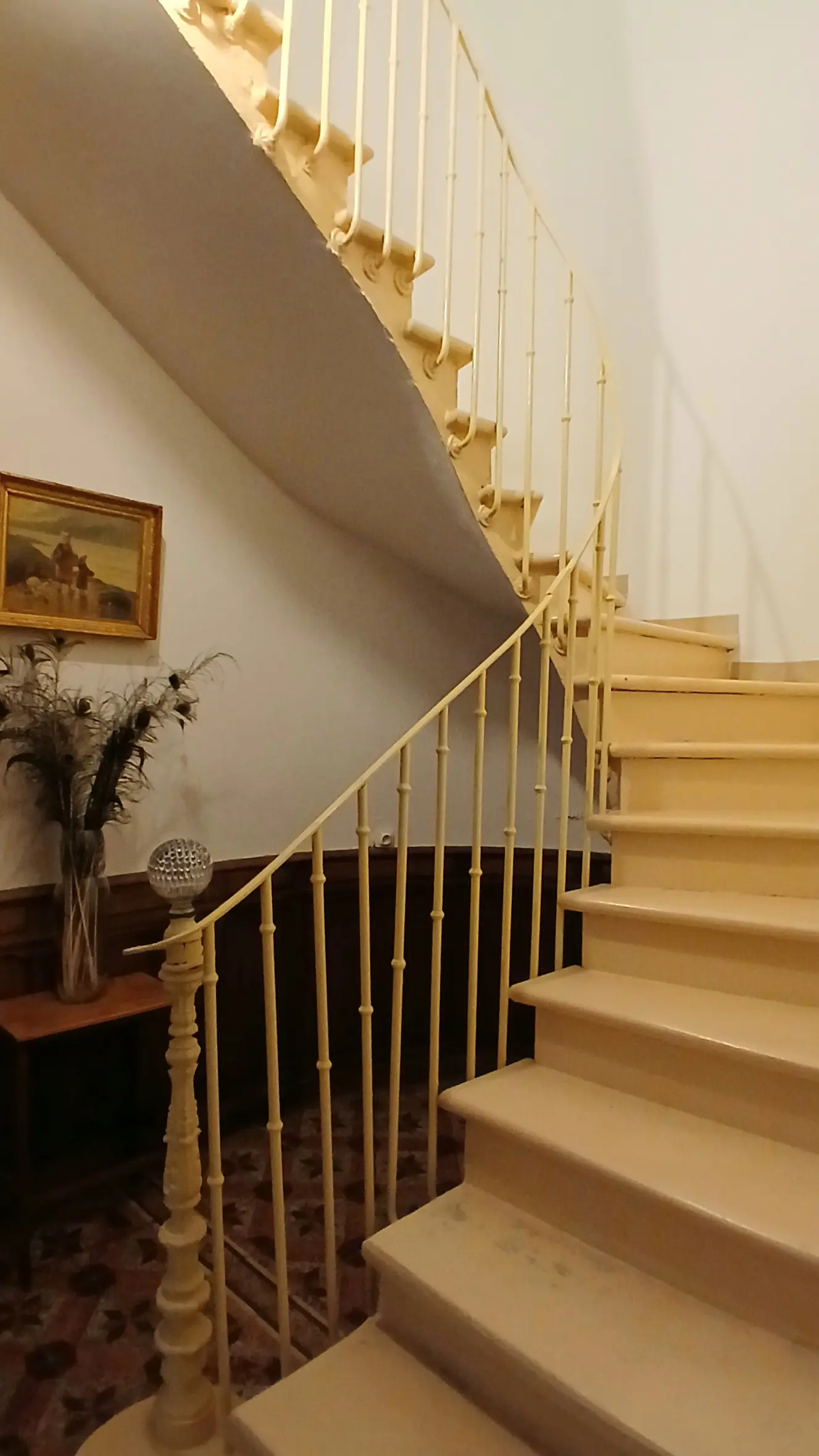190 M² House With Renovation Potential In Quarante, France