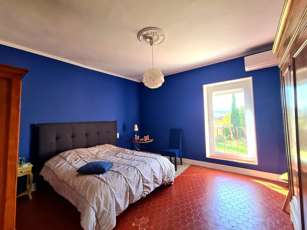 311 M² Residence Available In Beziers, France