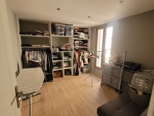 3-bedroom House In Laurens, France (115 M²)