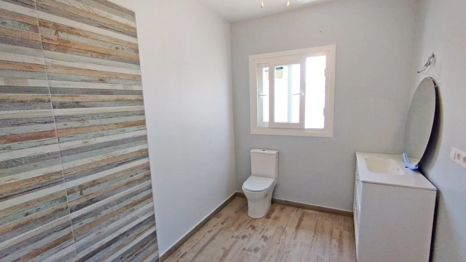 Apartment Of 80 M² With 2 Bedrooms And 1 Bathroom In Chiclana De La Frontera, Andalusia