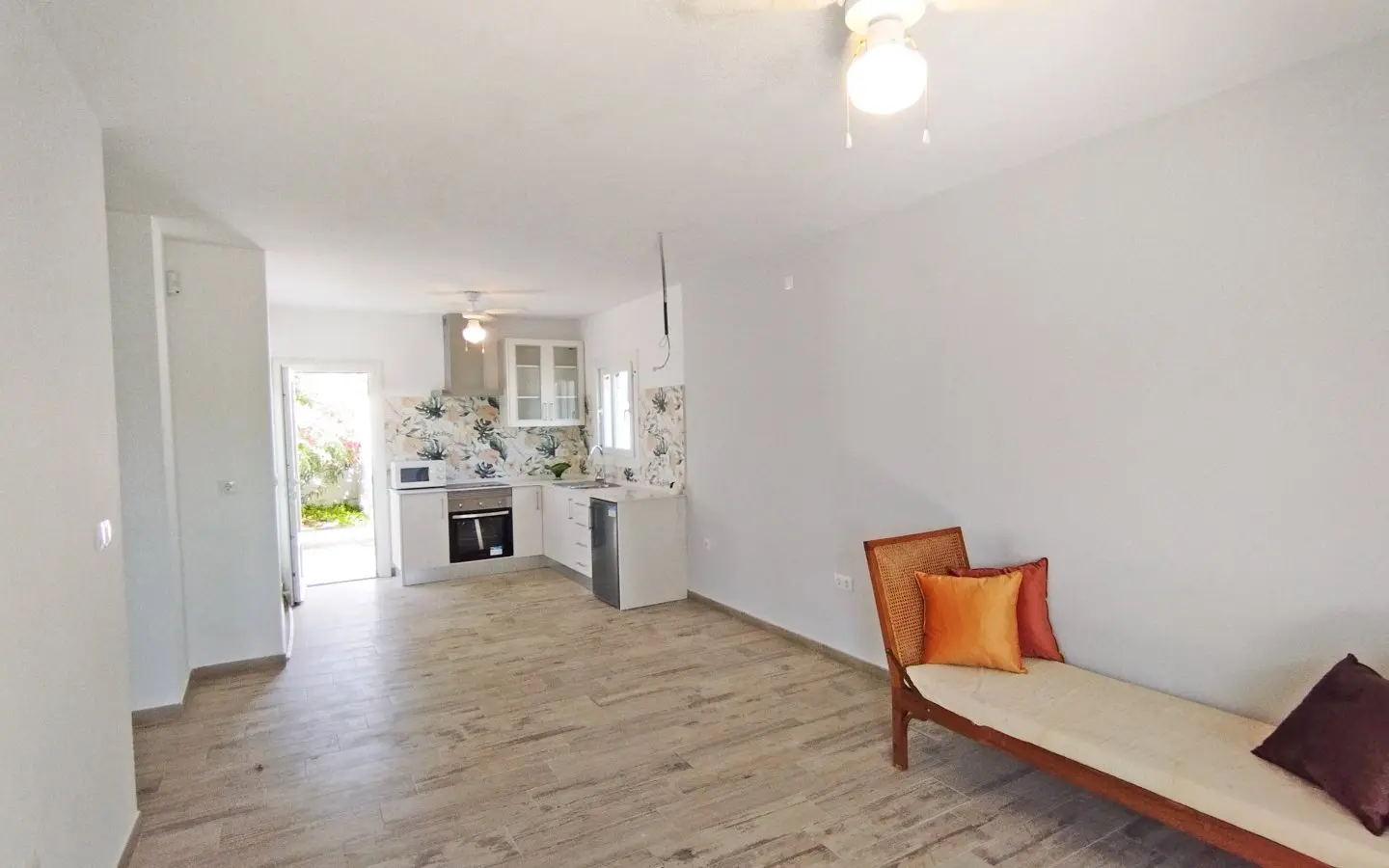 Apartment Of 80 M² With 2 Bedrooms And 1 Bathroom In Chiclana De La Frontera, Andalusia