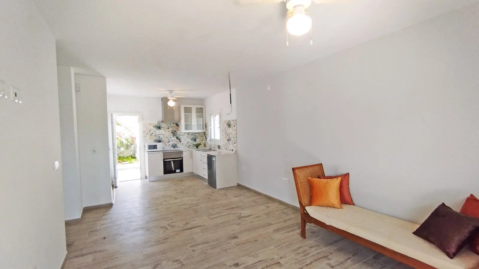 Apartment Of 80 M² With 2 Bedrooms And 1 Bathroom In Chiclana De La Frontera, Andalusia