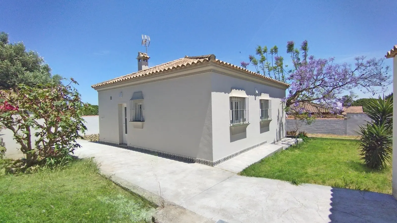 Apartment Of 80 M² With 2 Bedrooms And 1 Bathroom In Chiclana De La Frontera, Andalusia