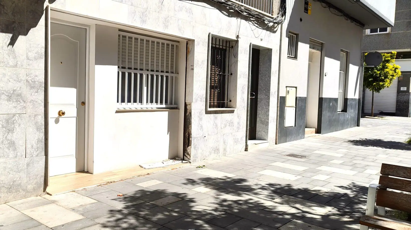 Commercial Unit Of 110 M² In Elche, Spain