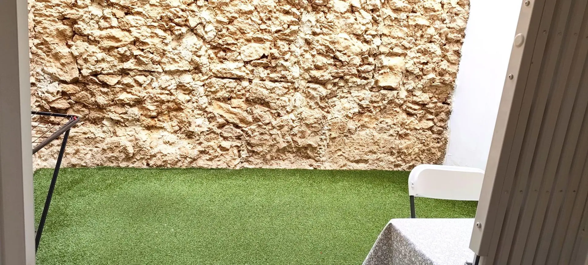 Commercial Unit Of 120 M² In Elche, Spain