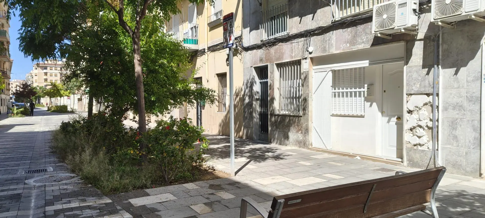 Commercial Unit Of 120 M² In Elche, Spain