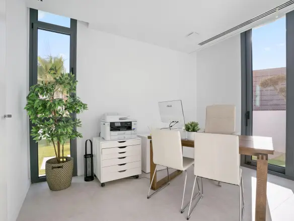 3-bedroom Villa In Benidorm, Spain (386 M²)