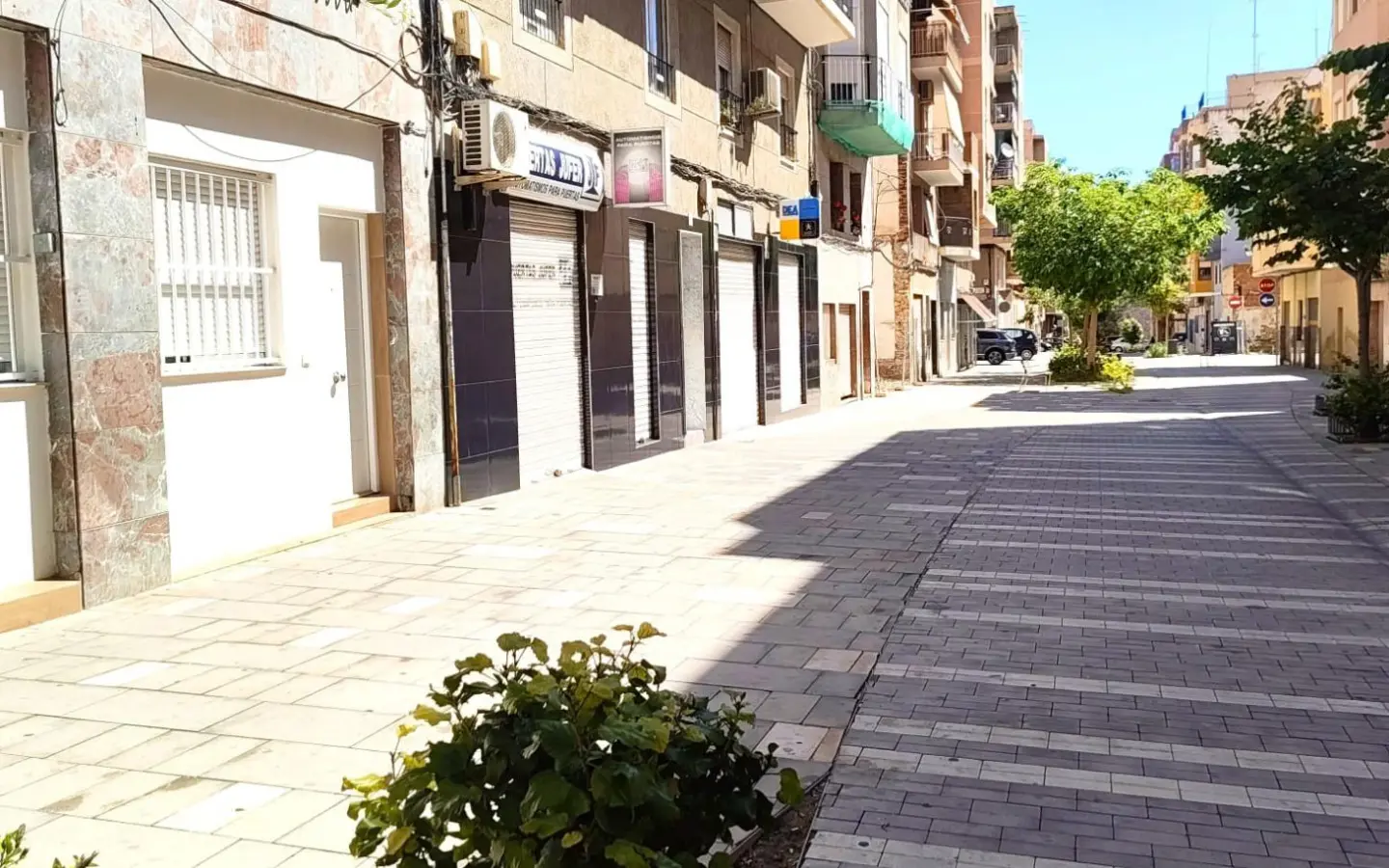 Commercial Unit Of 150 M² In Elche, Spain