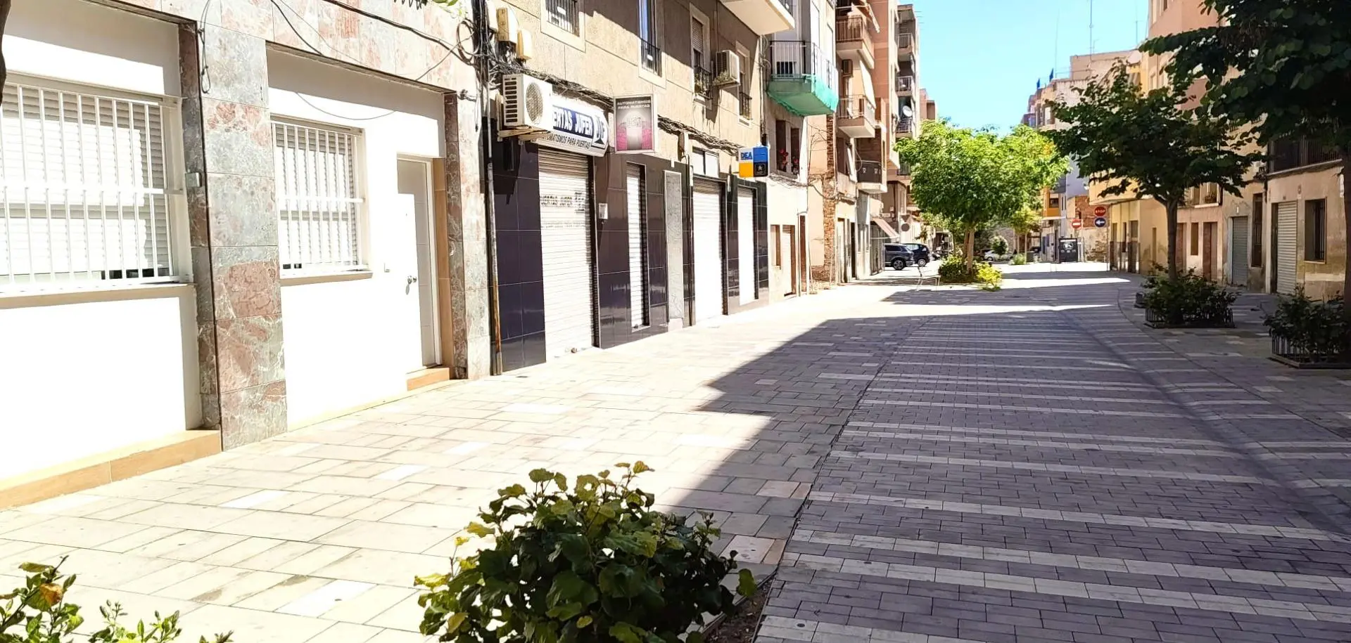 Commercial Unit Of 150 M² In Elche, Spain