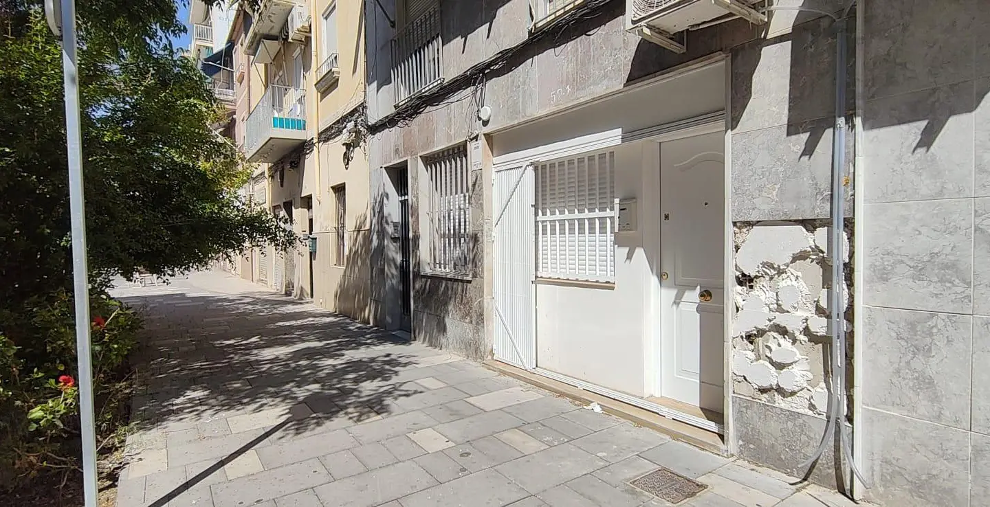 Commercial Unit Of 120 M² In Elche, Spain
