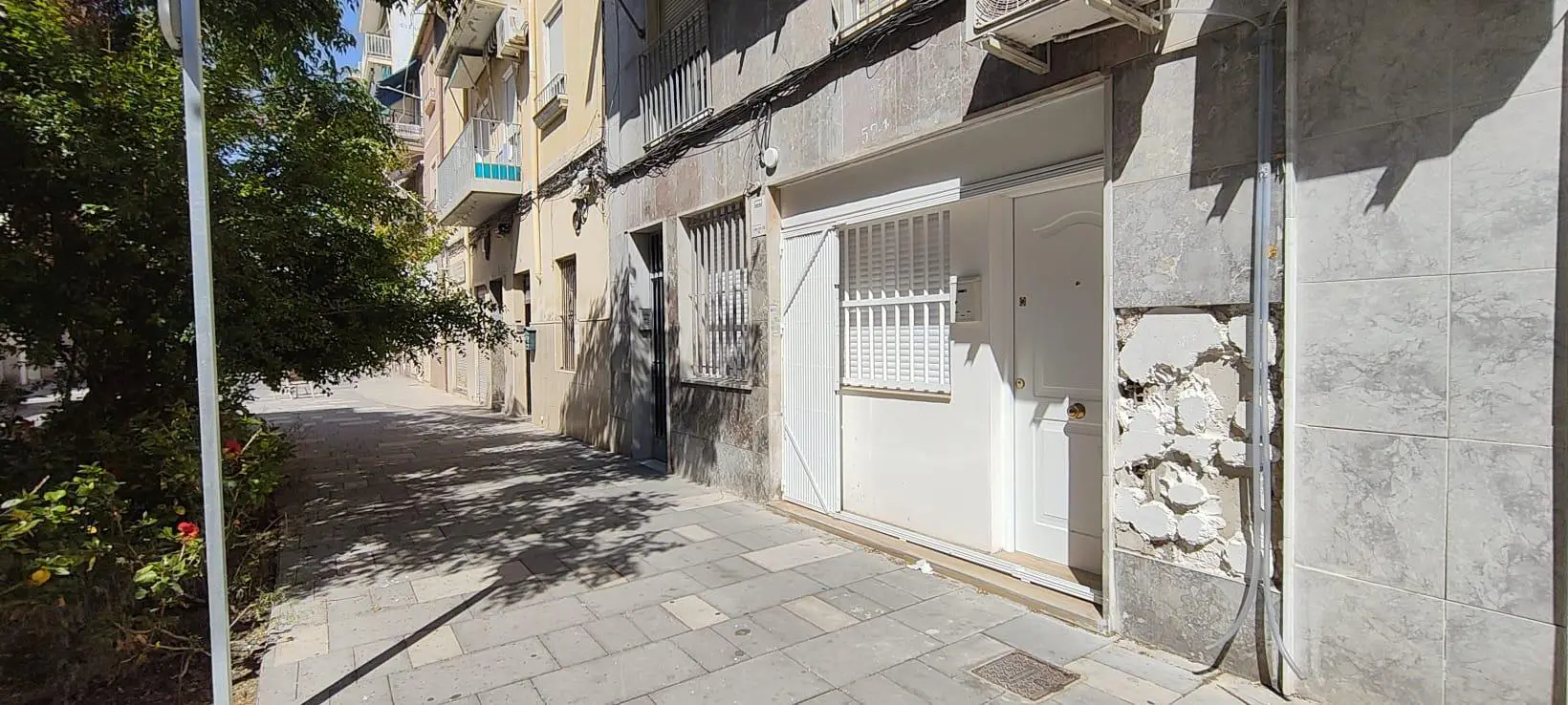 Commercial Unit Of 120 M² In Elche, Spain