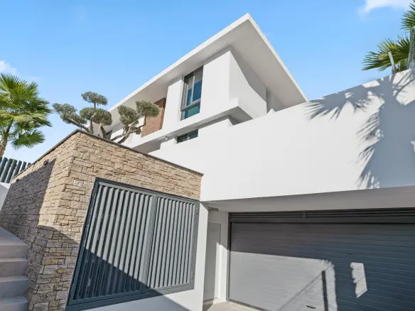 4-bedroom Villa In Benidorm, Spain (318 M²)
