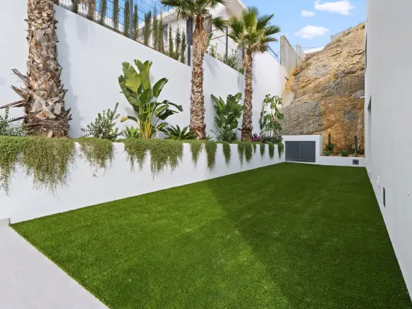 4-bedroom Villa In Benidorm, Spain (318 M²)