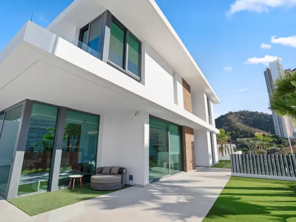 3-bedroom Villa In Benidorm, Spain (226 M²)