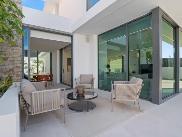 4-bedroom Villa In Benidorm, Spain (344 M²)