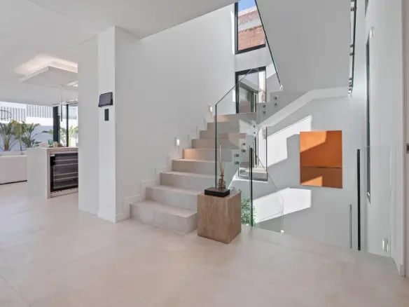 3-bedroom Villa In Benidorm, Spain (386 M²)
