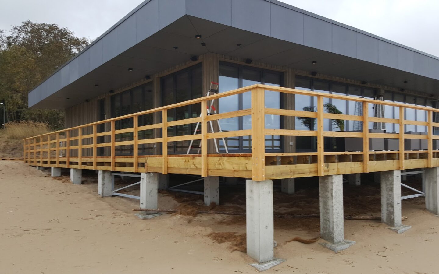 Restaurant Complex Of 100 M² With Modular Design In City Center