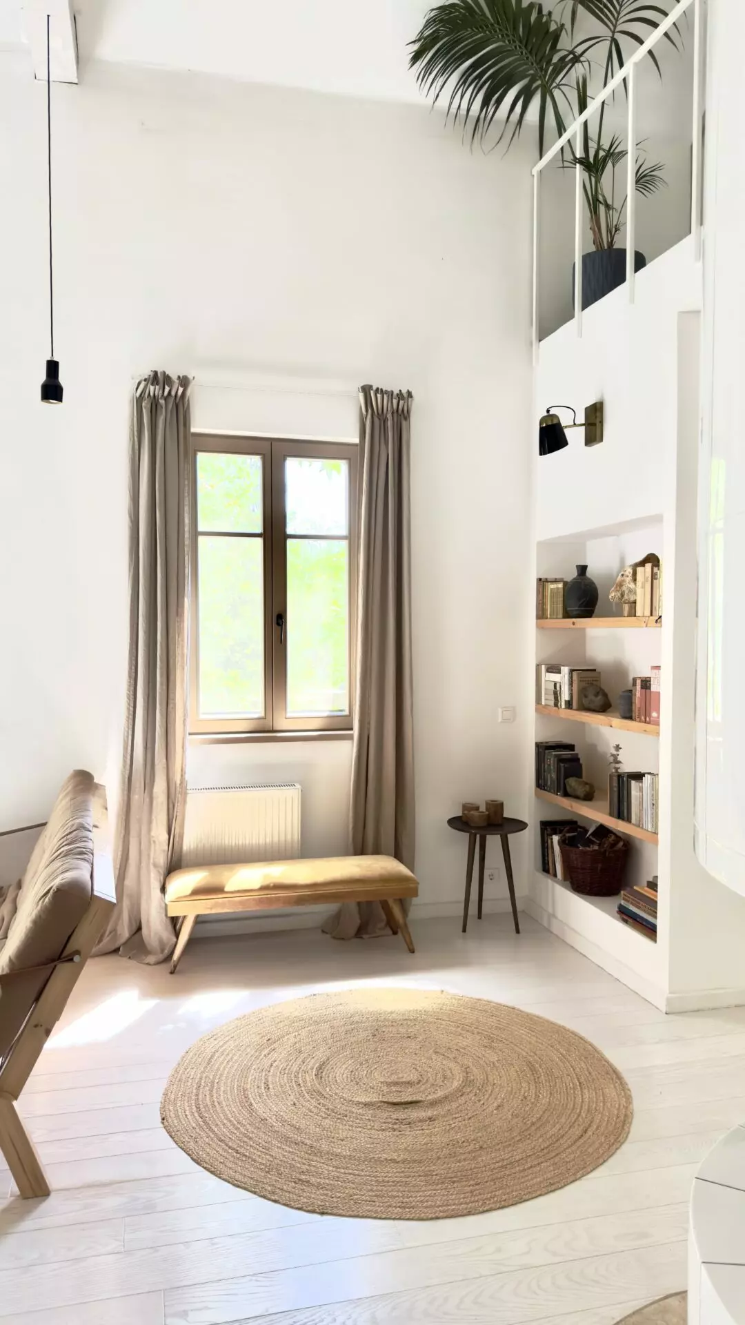 House Of 1800 M² With Off-grid Features In Káli Basin