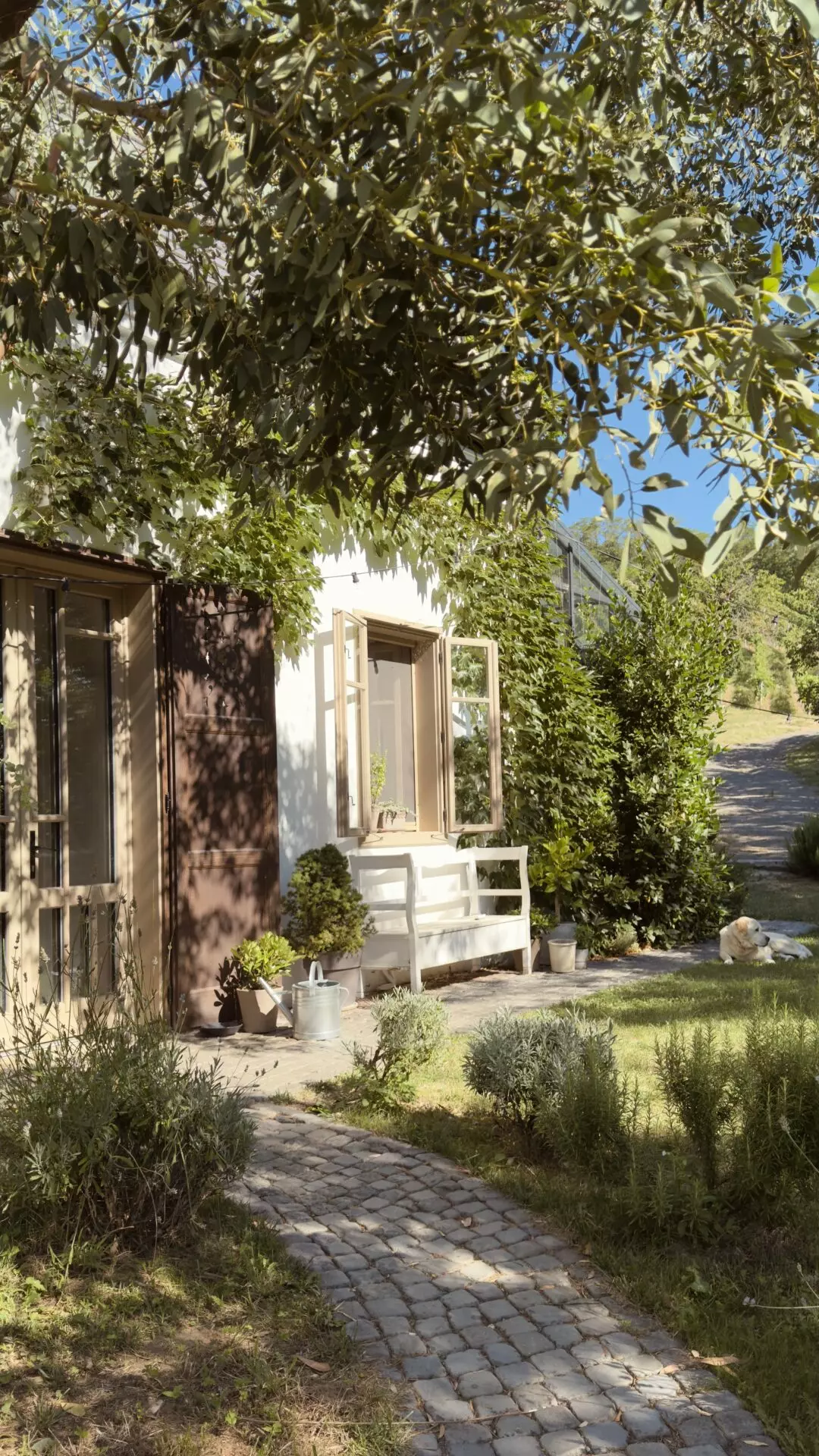 House Of 1800 M² With Off-grid Features In Káli Basin