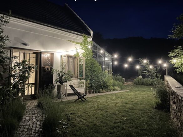 House Of 1800 M² With Off-grid Features In Káli Basin