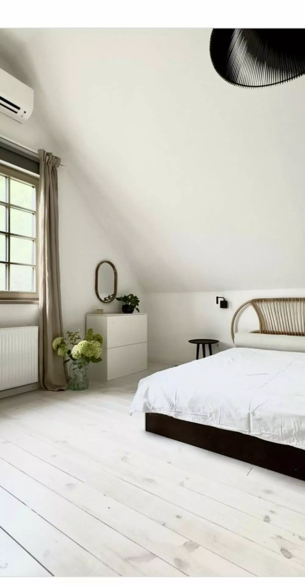 House Of 1800 M² With Off-grid Features In Káli Basin