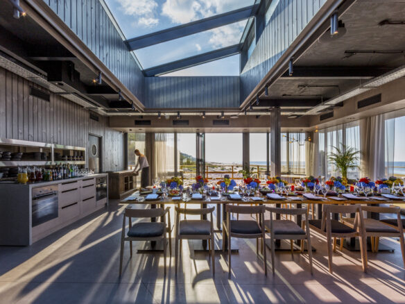 Restaurant Complex Of 100 M² With Modular Design In City Center