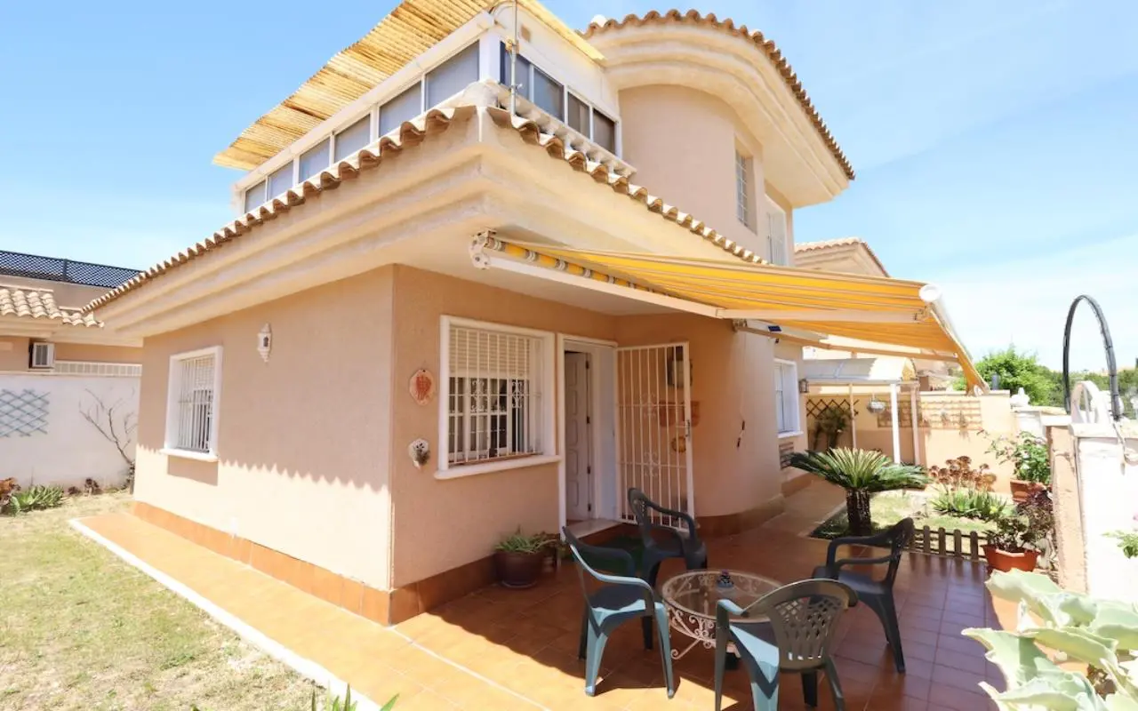 Villa Of 98 M² In Punta Prima, Spain