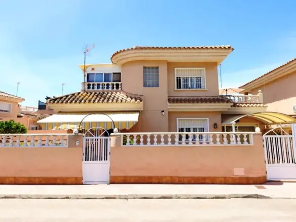 Villa Of 98 M² In Punta Prima, Spain