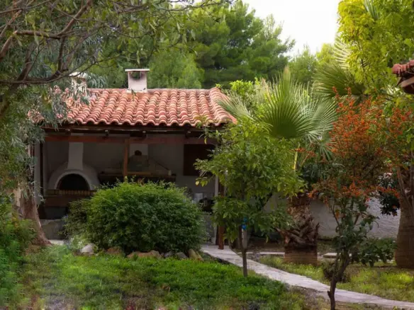8-bedroom Detached House In Rafina, Greece (370 M²)