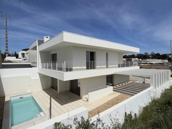 House With 3 Floors T4 + 1 Almada /portugal