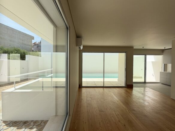House With 3 Floors T4 + 1 Almada /portugal