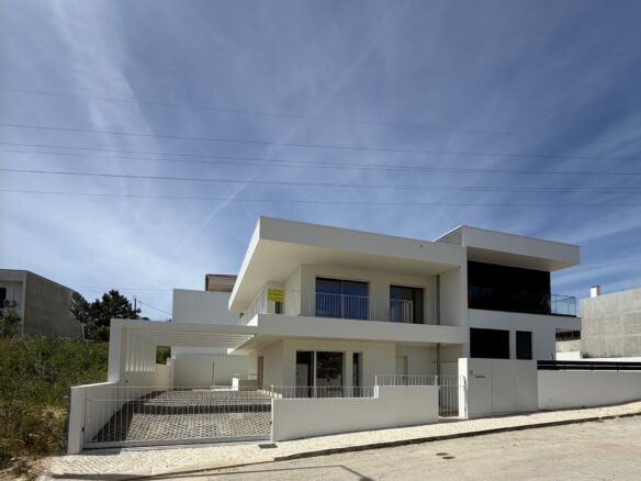 House With 3 Floors T4 + 1 Almada /portugal