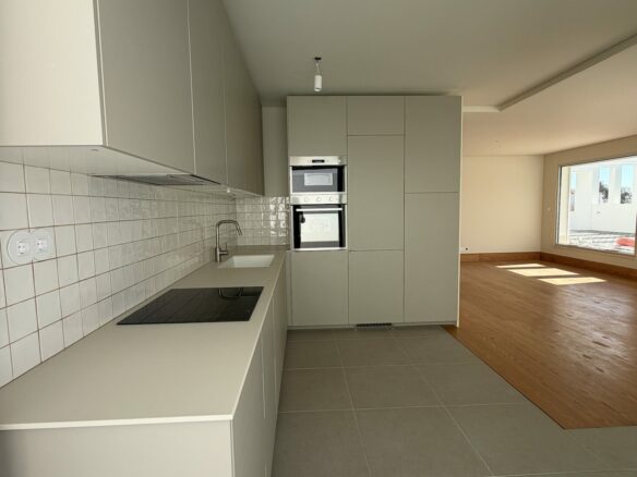 House With 3 Floors T4 + 1 Almada /portugal