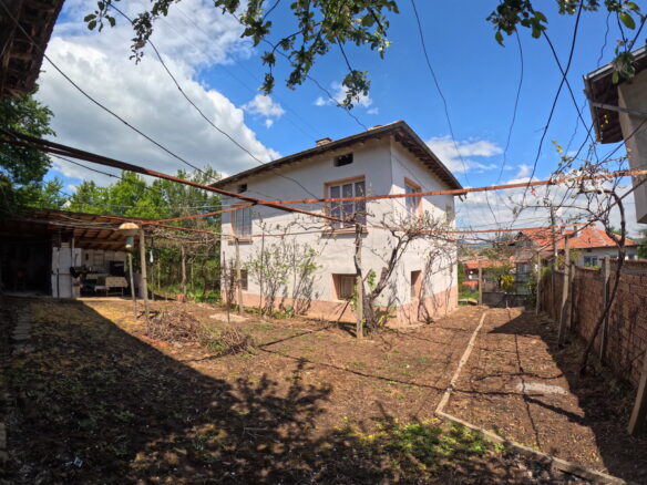 Ready-to-live House In Bulgaria/ Chetirci