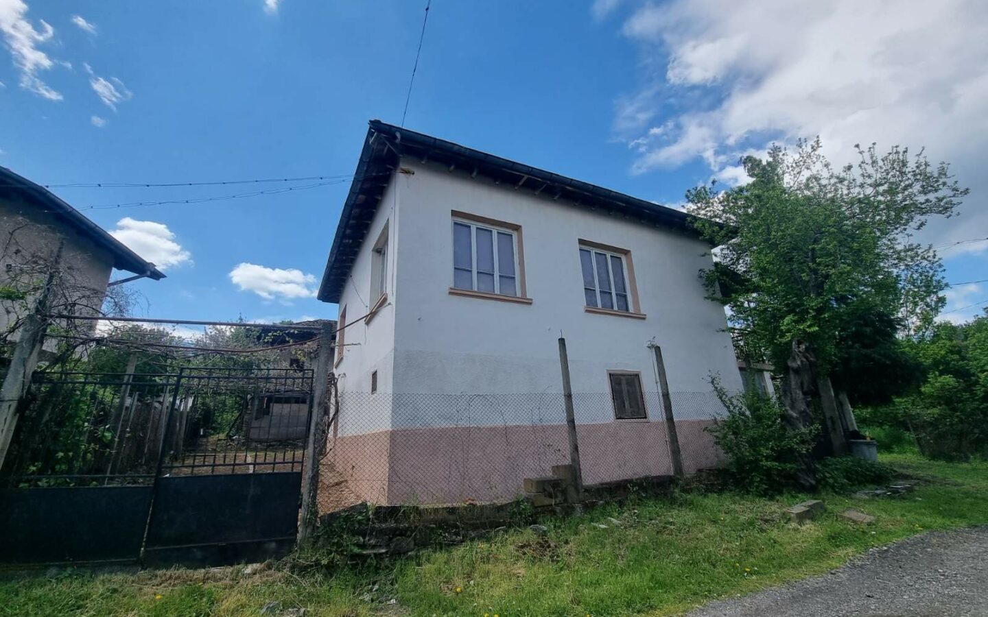 Ready-to-live House In Bulgaria/ Chetirci