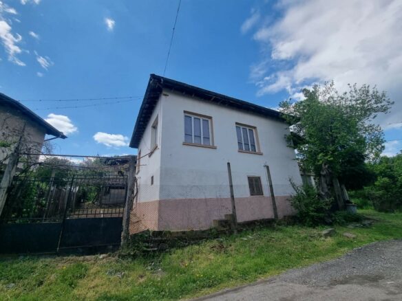 Ready-to-live House In Bulgaria/ Chetirci