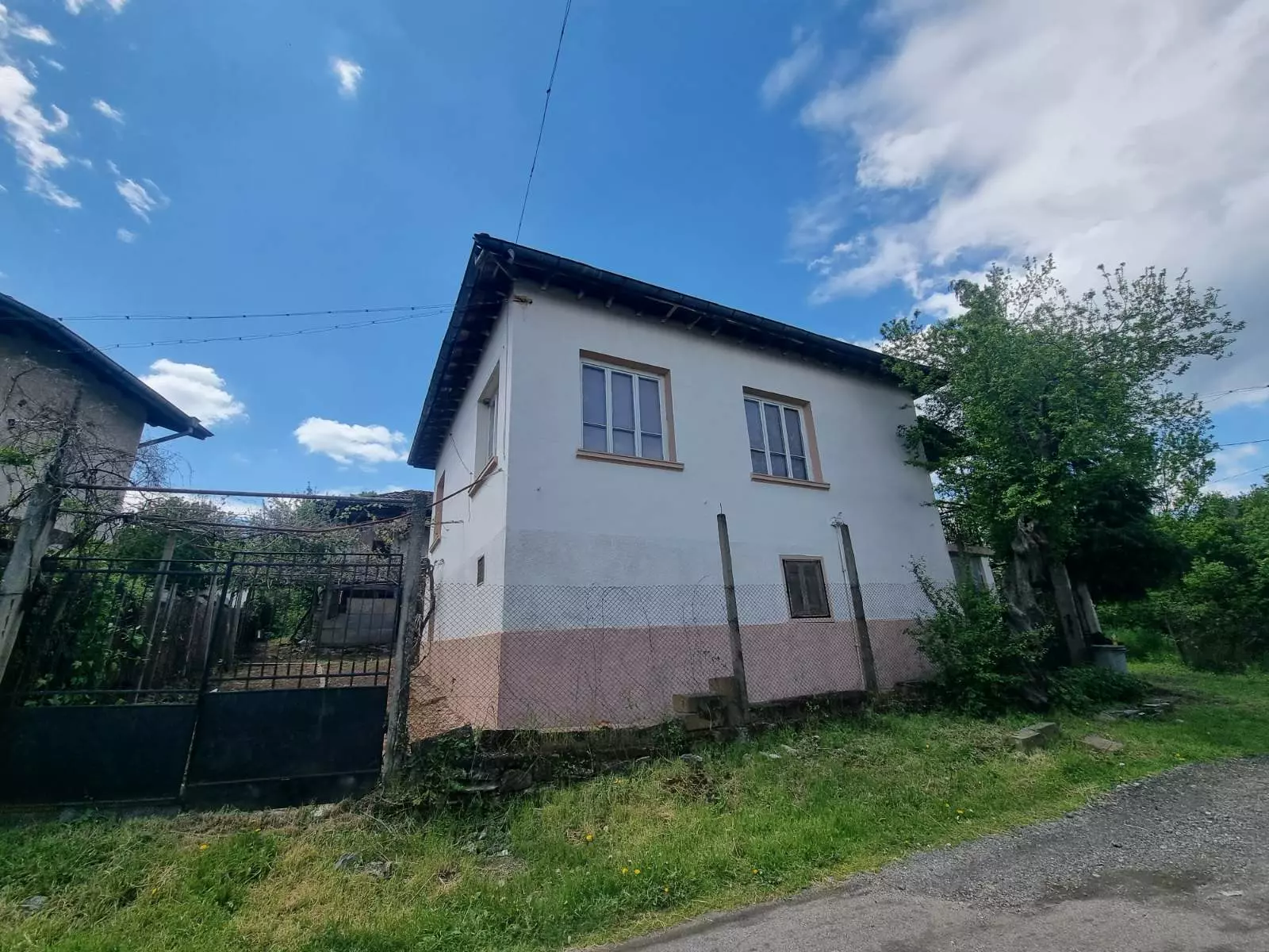 Ready-to-live House In Bulgaria/ Chetirci