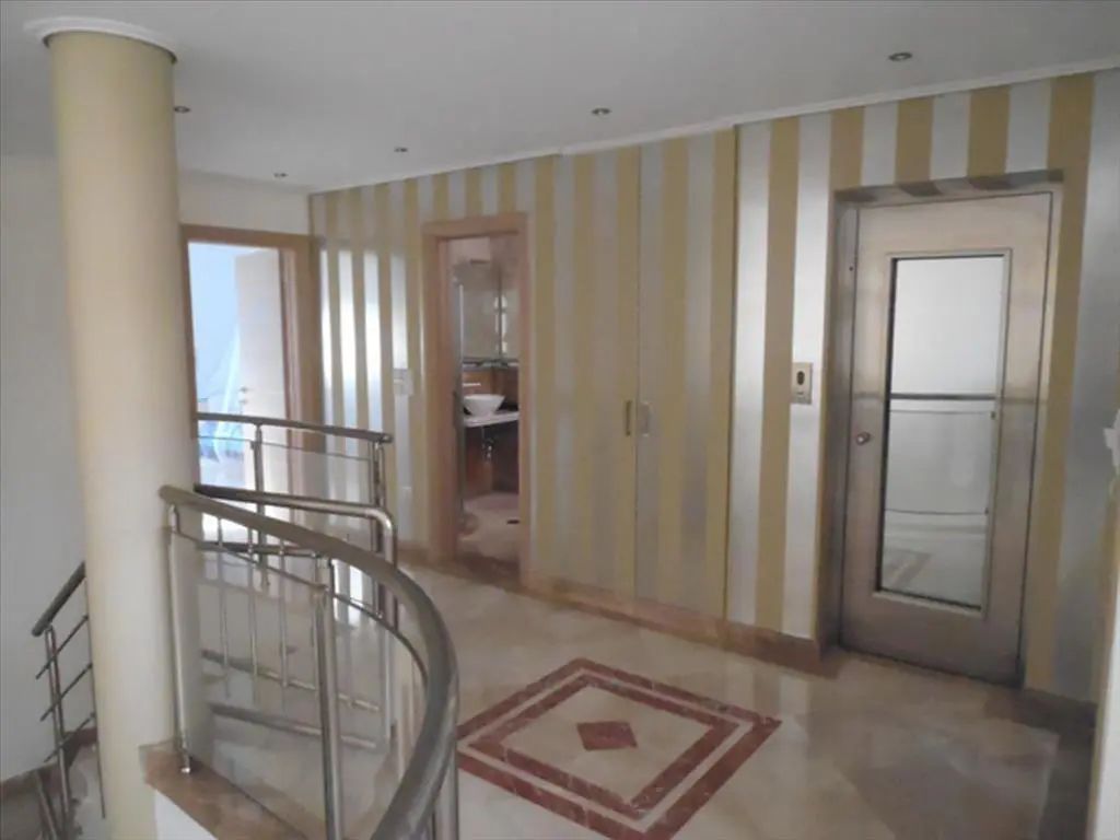 Villa Of 385 M² In Attica