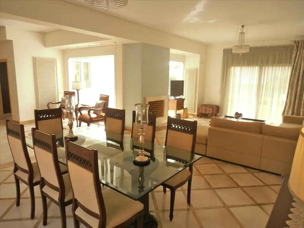 Villa Of 385 M² In Attica