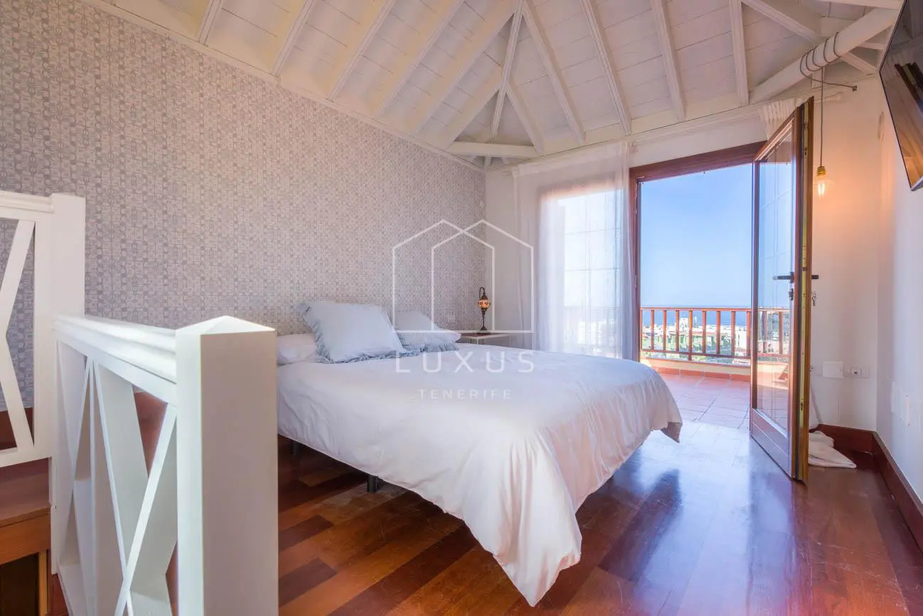 Villa Of 350 M² In Puerto De La Cruz