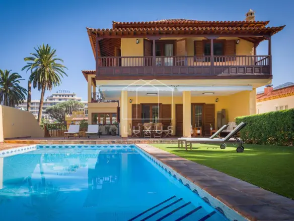 Villa Of 350 M² In Puerto De La Cruz