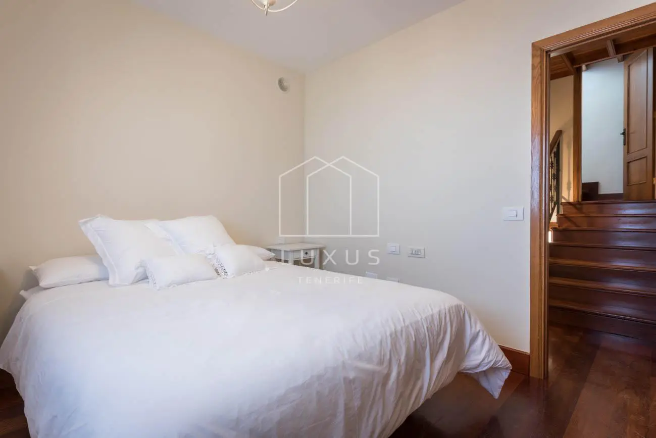 Villa Of 350 M² In Puerto De La Cruz