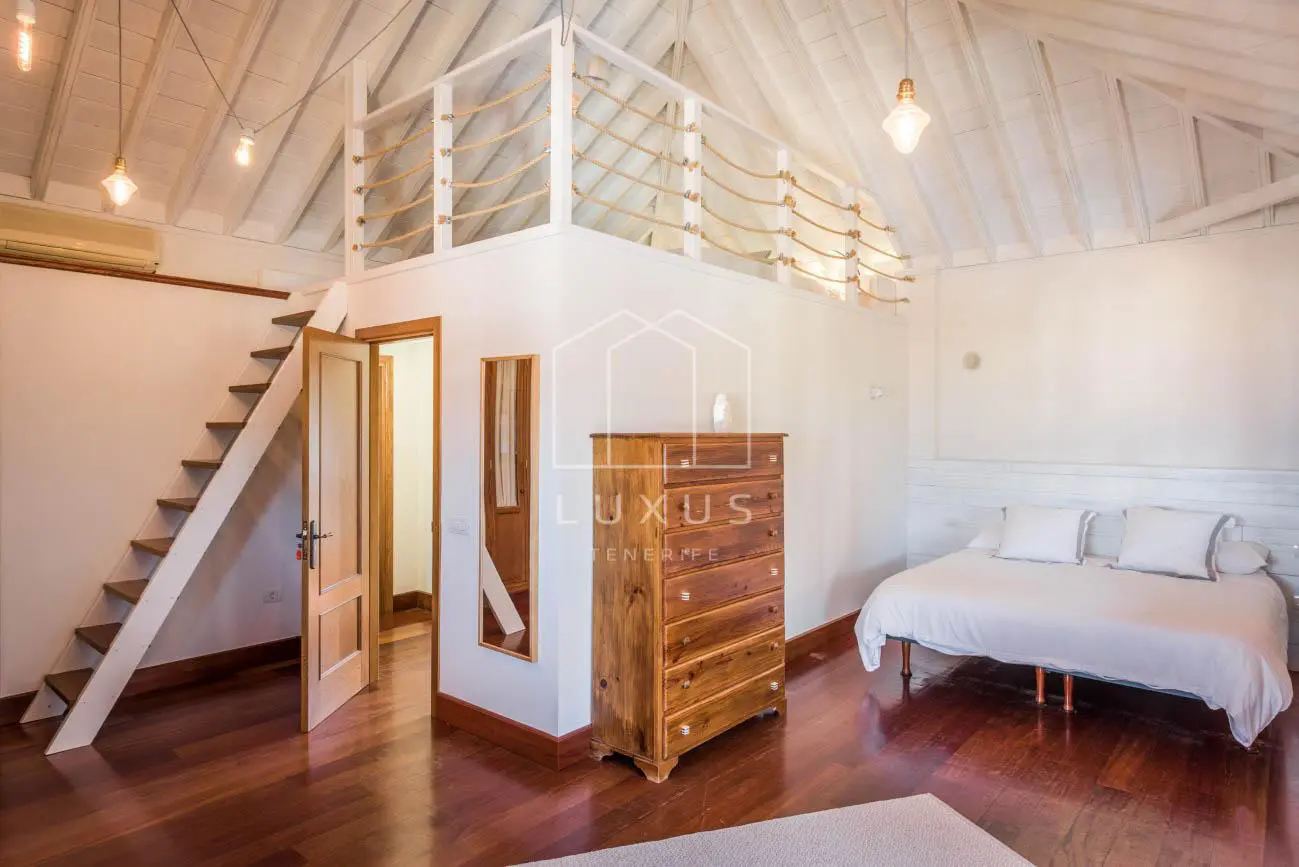 Villa Of 350 M² In Puerto De La Cruz