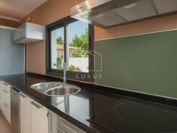 4-bedroom Villa In La Orotava, Spain (200 M²)