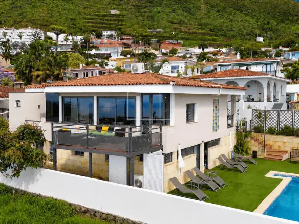 4-bedroom Villa In La Orotava, Spain (200 M²)