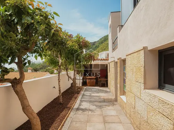 4-bedroom Villa In La Orotava, Spain (200 M²)