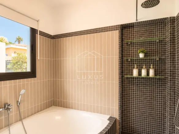 4-bedroom Villa In La Orotava, Spain (200 M²)