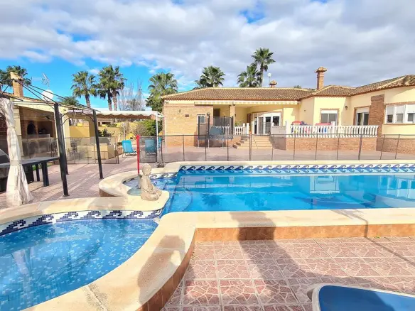 Villa Of 250 M² In Catral, Spain