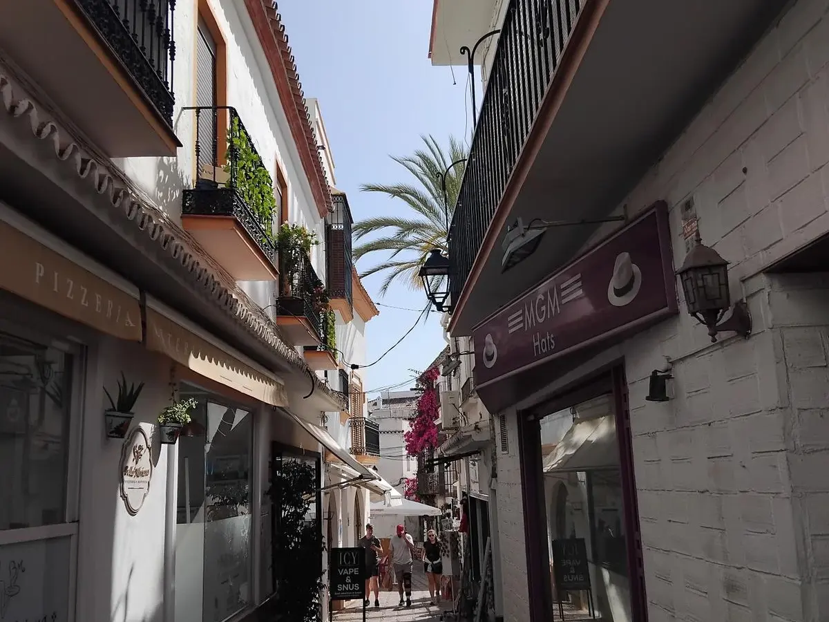 6-bedroom Property In Marbella, Spain (400 M²)
