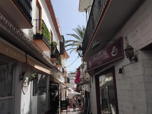 6-bedroom Property In Marbella, Spain (400 M²)